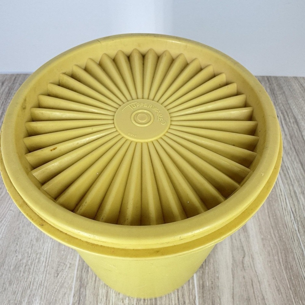 Vintage Tupperware Yellow Servalier Canister Starburst Lid Daisy Retro Kitchen - Picture 6 of 8